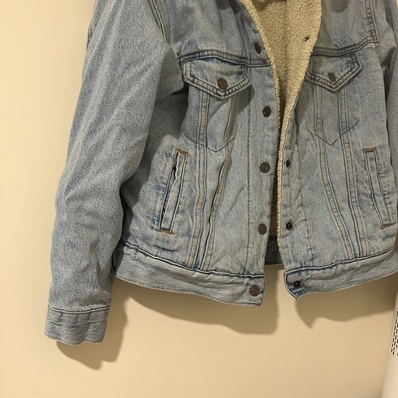 Women's Original Denim Trucker with Sherpa Lining 💙 - Picture 6 of 11